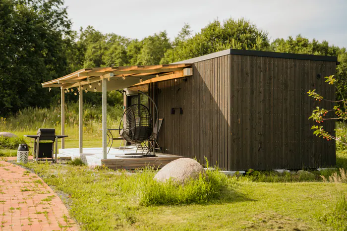 Mesipesa Green — lomamökin ulkopuoli, näkymä 2