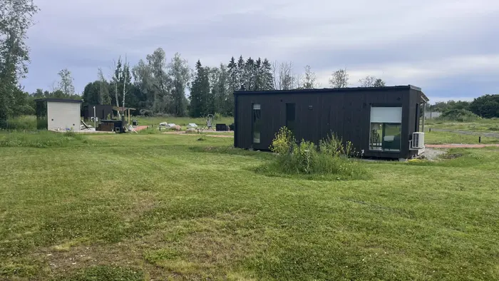 Mesipesa — lomamökit ja pihapiiri, näkymä 4