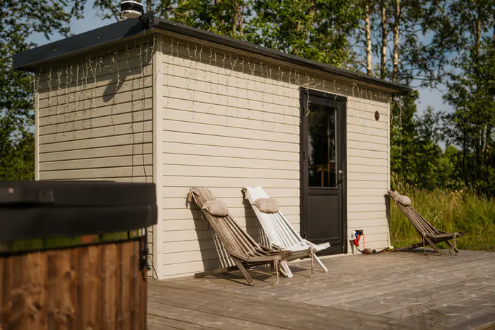 Mesipesa — saunan ulkopuoli, näkymä 1