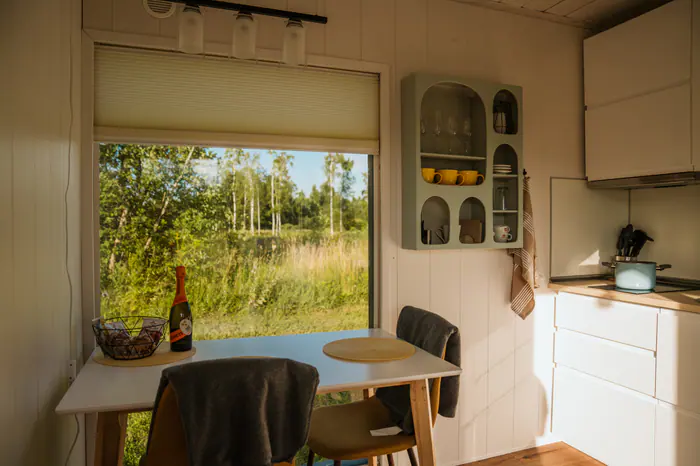 Mesipesa Yellow — ruokailutila, näkymä 1