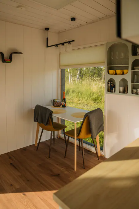 Mesipesa Yellow — ruokailutila, näkymä 2
